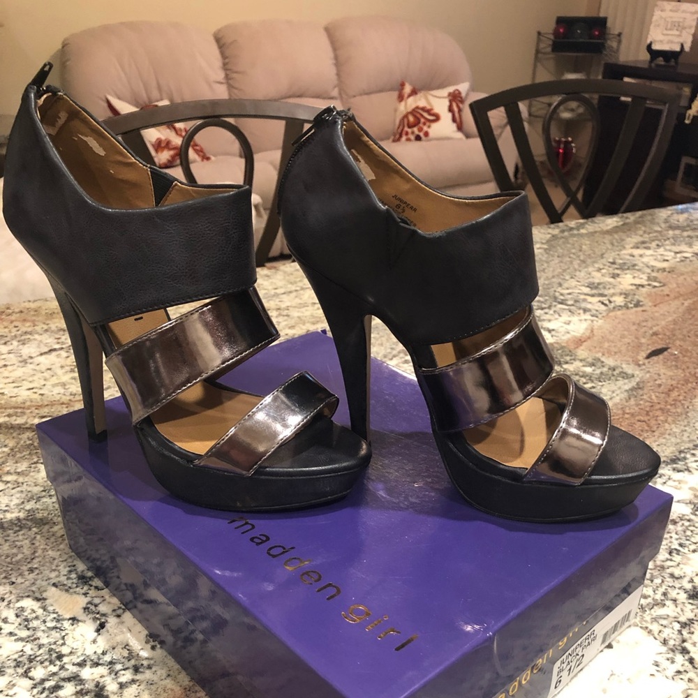 Steve madden black/silver high heels.  Sz 6 1/2